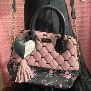 Betsey Johnson Luv Betsey Pink & Black Floral Purse 👜 ✨💕